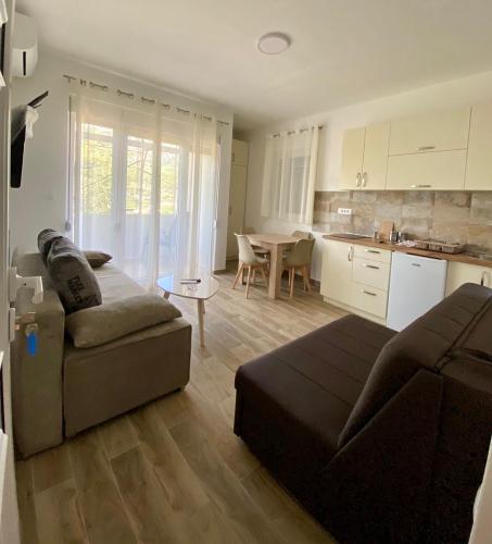 Relax Apartmani in Sutomore