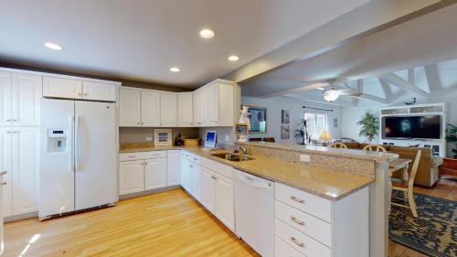 762 Queens Grant - image 9