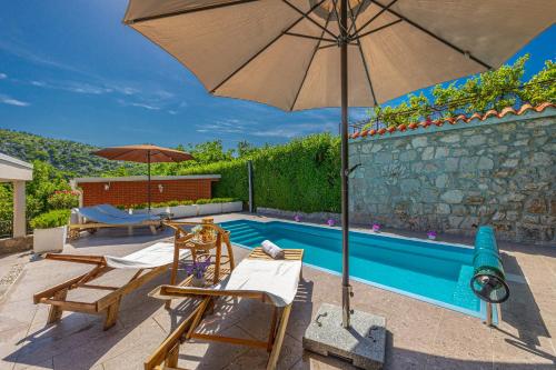 Villa Oblak with a heated private swimming pool and a secured car park