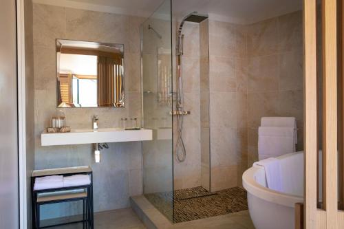 Bathroom, Le Jardin des Plumes in Giverny