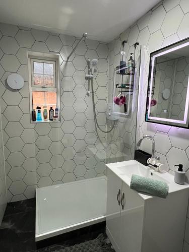 ห้องน้ำ, Lovely Apartment in Castlebar in คาสเซิลแบร์