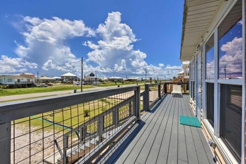 Lovely Dauphin Island Cottage with Deck and Gulf Views - main image
