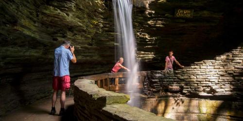 The Colonial Inn & Creamery in Watkins Glen, USA