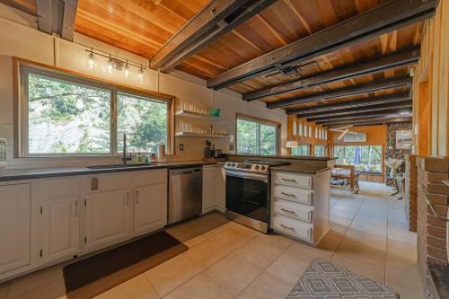 Fisher's River Bar- Private Beach Access