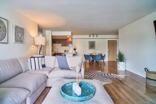 Blue Water Views Luxury Retreat In Marina del Rey