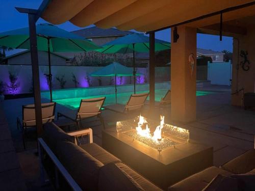 Desert Fantasy Oasis Pool, Jacuzzi, Royal Beds in Coachella, Vereinigte Staaten von Amerika