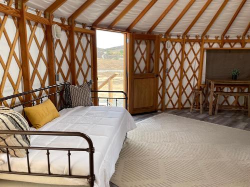 Yurt Escape with Amazing Country Views