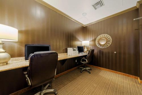 Best Western Plus Miami Airport North Hotel & Suites