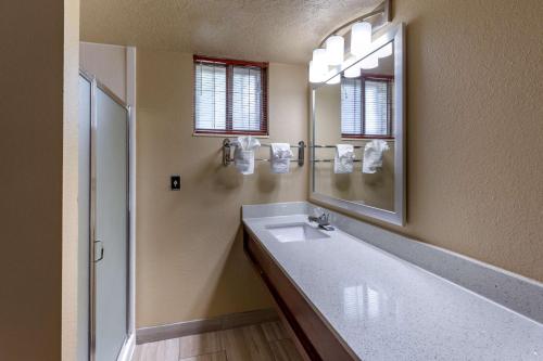 Best Western Dunmar Inn - image 7