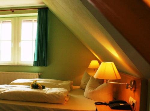 1 queen bed