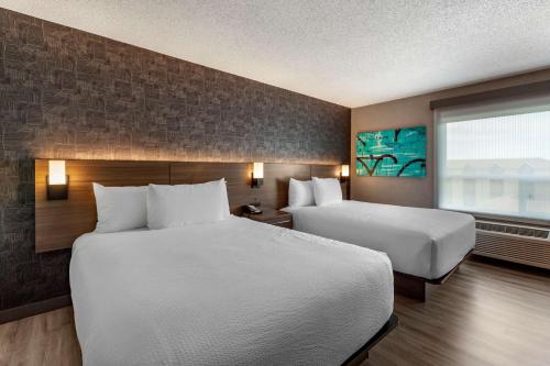 Queen Room with Two Queen Beds - Shower Only