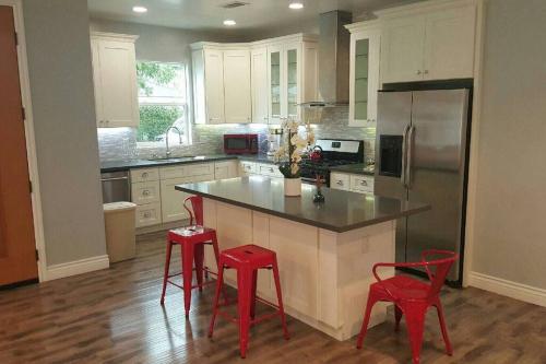 Lake Balboa Modern Glam Charmer in Raymer, USA