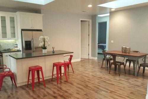 Lake Balboa Modern Glam Charmer in Raymer, USA