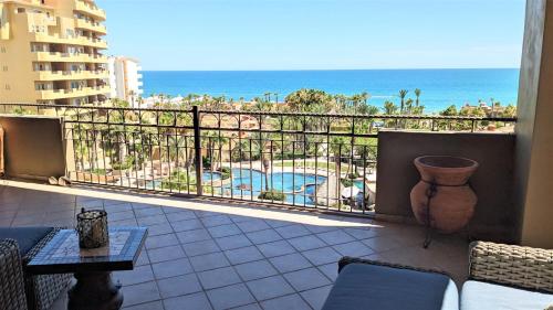 ระเบียง/ชานเรือน, Luxury Condo Bella Sirena 405-C - Unmatched Views Over the Pool to the Sea in แซนดี บีช