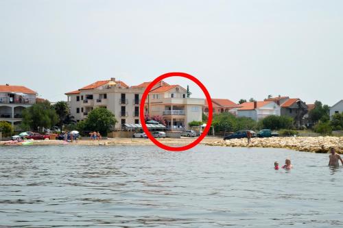 Apartments by the sea Sukosan, Zadar - 5864 - Location saisonnière - Sukošan