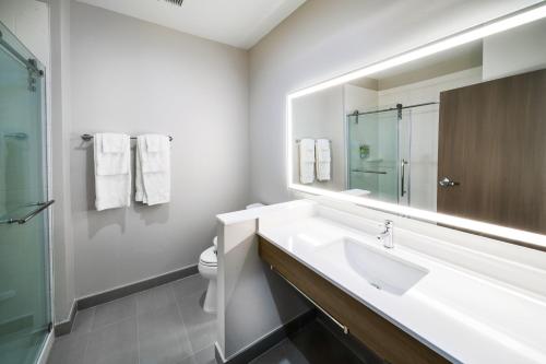 Standard King Room - Communications Accessible