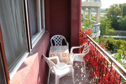 One-Bedroom Apartment with Balcony and Sea View image 9