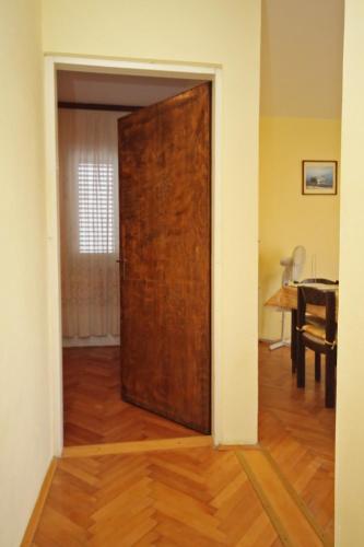 One-Bedroom Apartment with Balcony and Sea View image 1