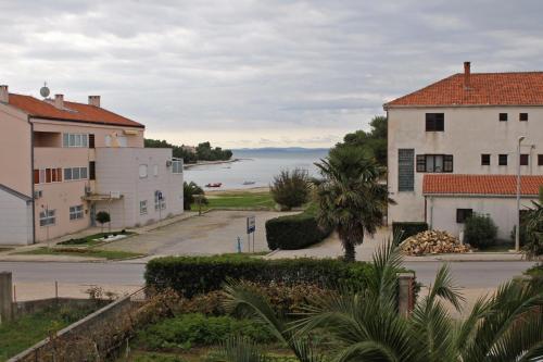 One-Bedroom Apartment with Balcony and Sea View image 2