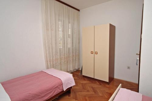 One-Bedroom Apartment with Balcony and Sea View image 3