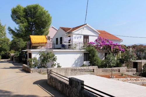  Apartments by the sea Basina, Hvar - 5700 in Vrboska