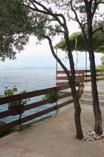 Seaside secluded apartments Cove Pobij Hvar - 5712 - image 4
