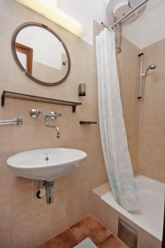 Apartment Nemira 5884b - main image