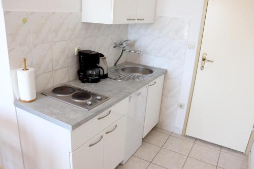 Apartment Hvar 5687c - image 2