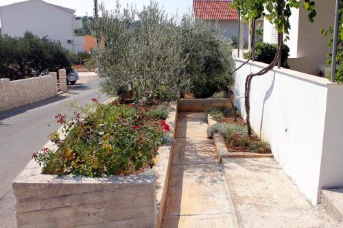 Apartments with a parking space Hvar - 5701 - image 8