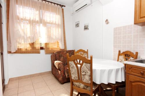 Apartments by the sea Biograd na Moru Biograd - 5845 - image 2