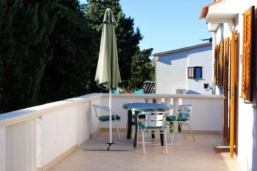 Studio with Terrace image 2