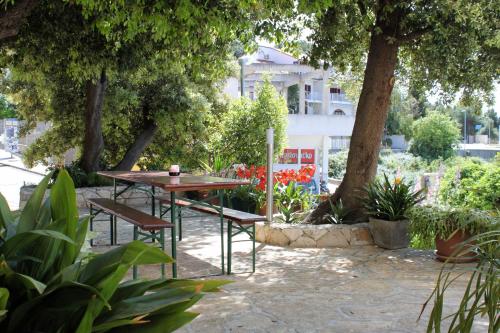 Apartments with a parking space Hvar - 5719 - image 9