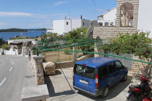 Apartments with a parking space Hvar - 5719 - image 10
