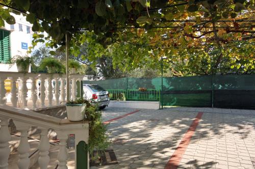 Apartments by the sea Sukosan Zadar - 5819 - image 12