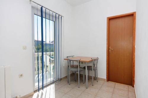 One-Bedroom Apartment with Balcony image 4