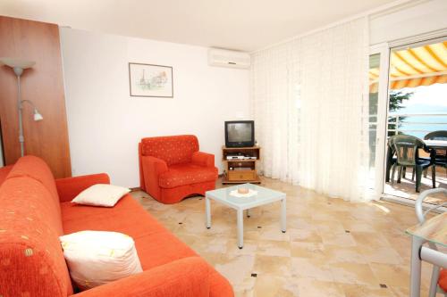 One-Bedroom Apartment with Terrace and Sea View