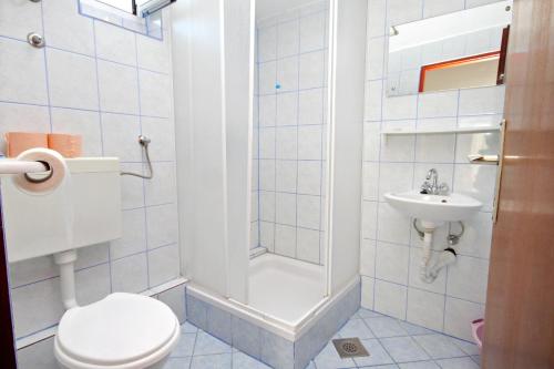 One-Bedroom Apartment with Terrace image 3