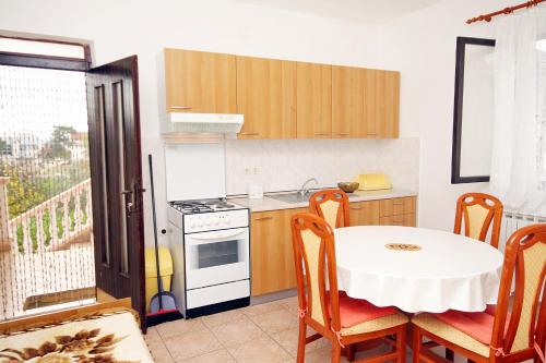 Apartments with a parking space Sukosan Zadar - 5888 - image 10