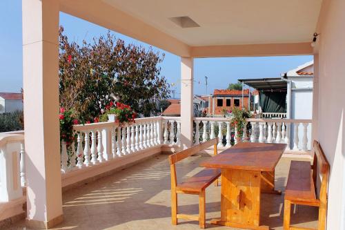 Apartments with a parking space Sukosan Zadar - 5888 - image 14