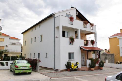 Apartments with a parking space Zadar - 5816 - image 4