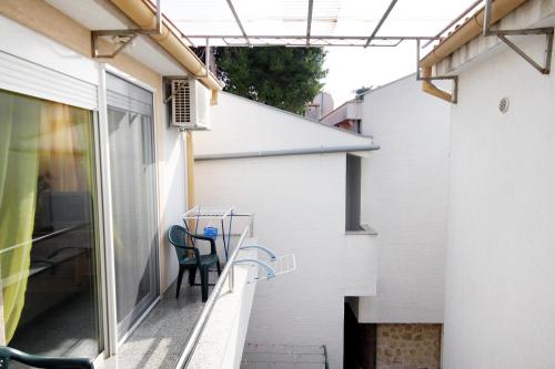 Two-Bedroom Apartment with Balcony image 1