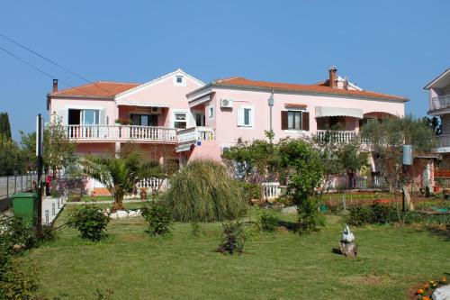 Apartments by the sea Sukosan, Zadar - 5905 - Location saisonnière - Sukošan