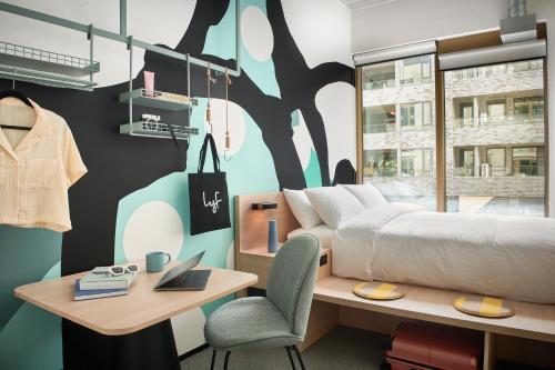 room detail thumbnail 1
