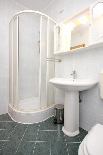 Apartment Vrbovica 4452c - image 7