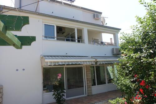  Apartments and rooms with parking space Nin, Zadar - 5805 in Nin