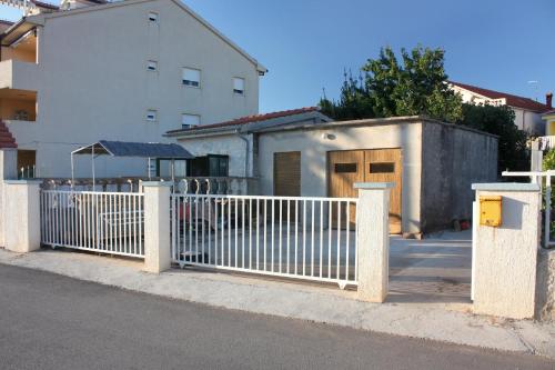 Apartments by the sea Turanj Biograd - 5740 - image 14