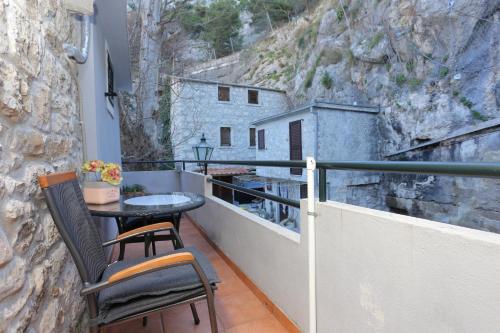 Apartments with parking space Omis - 4327 - image 4