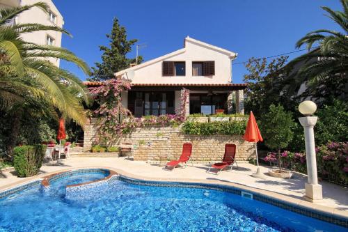 Seaside house with a swimming pool Seget Vranjica, Trogir - 4329, Trogir