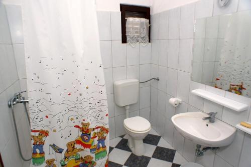 Apartments by the sea Arbanija Ciovo - 4320 - image 12