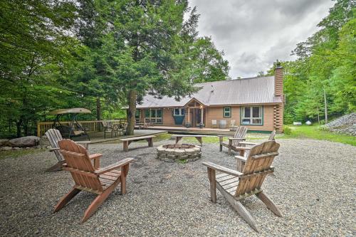 Warrensburg Cabin with Hot Tub 15 Mi to Lake George in Warrensburg, USA